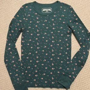 Women’s American Eagle thermal long sleeve. Size XS